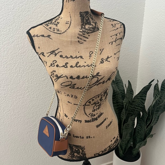 Anti-theft Crissy Mini Crossbody is the perfect travel bag - used only twice! - Picture 4 of 4